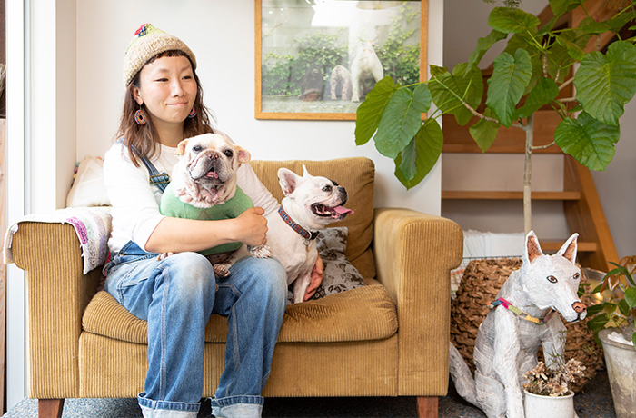 撮られるのが楽しくて犬たちがカメラアピール!
